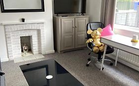 Mauds House- 3 Bed & 2 Bath With Double Drive